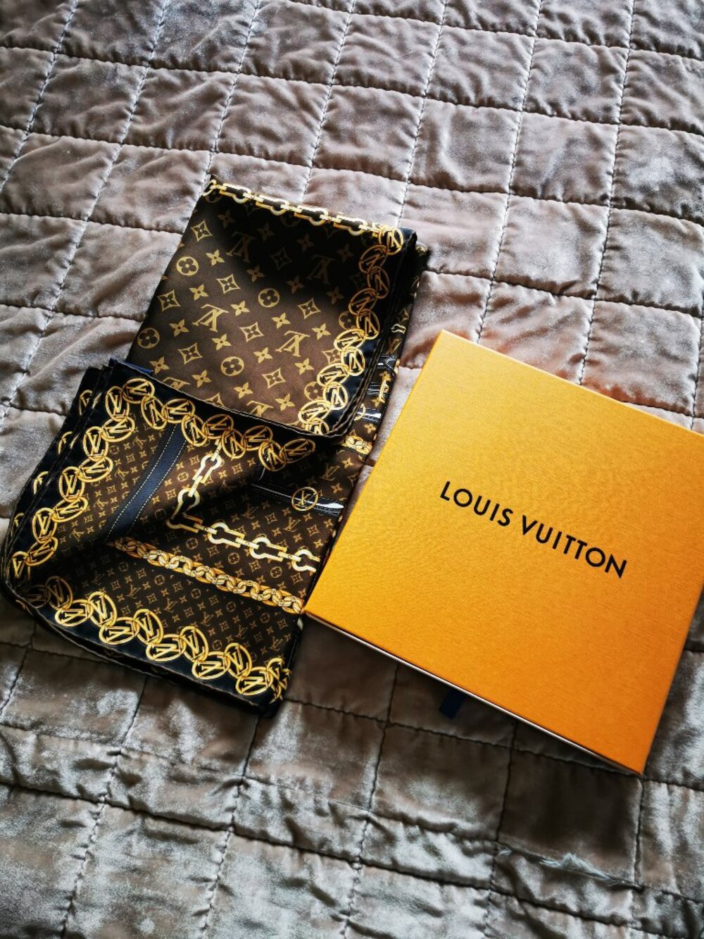 Authentic Louis Vuitton silk scarf 90x90cm ~ LV scarf